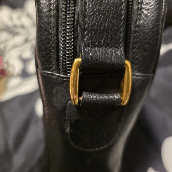 Gucci Black Textured Crossbody Bag with Gold Details - Picture 10 of 12